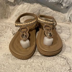 Siketu Womens Sandal with elastic around the ankle size 7 new without tags.